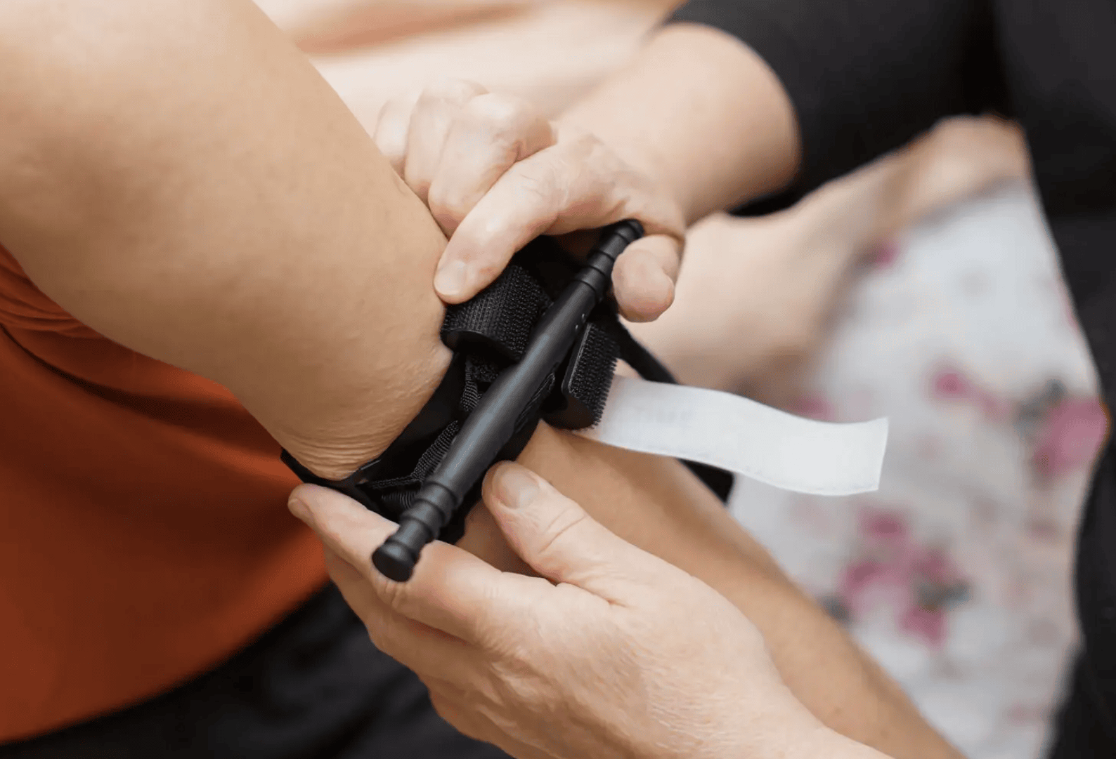 Applying a tourniquet to stop arm bleeding