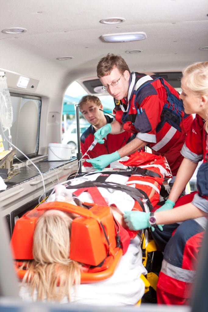 Head immobilizer compatibility with spinal boards