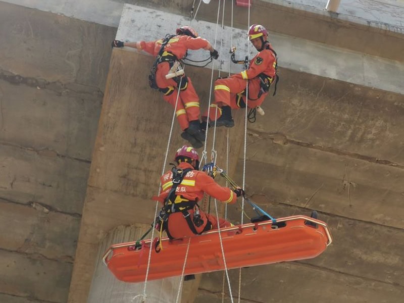 Fire scene rescue basket stretcher