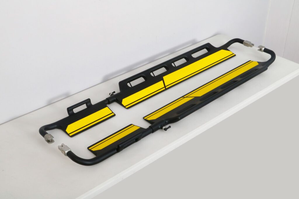 Scoop stretcher separated into two halves